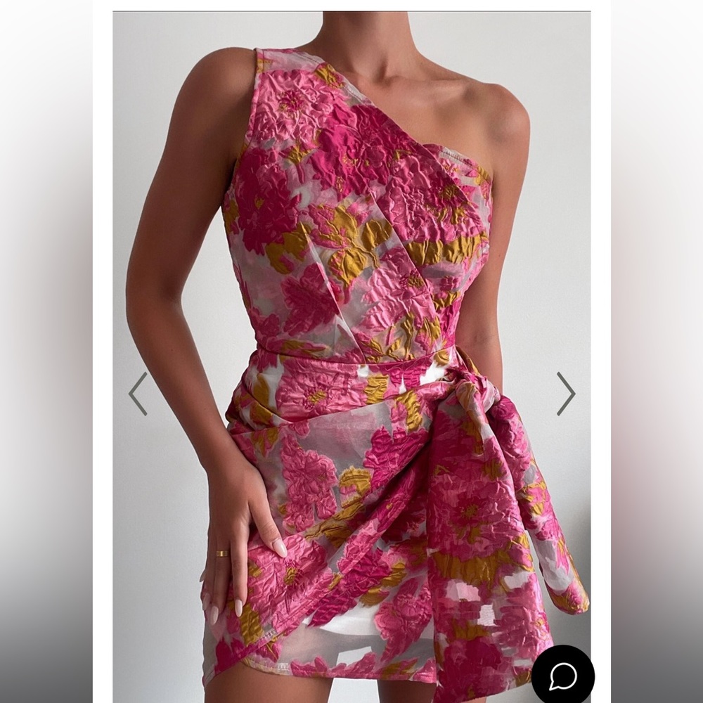 NWT Showpo reverse Hailey one shoulder dress pink size 4